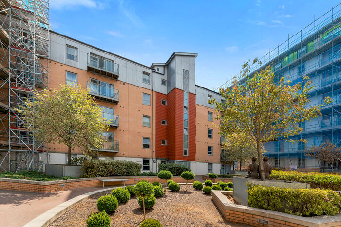 1 Bedroom Apartment To Rent In Queen Mary Avenue, South Woodford, E18