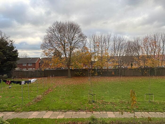 2 Bedroom Flat To Rent In Croyde Avenue, Hayes, UB3