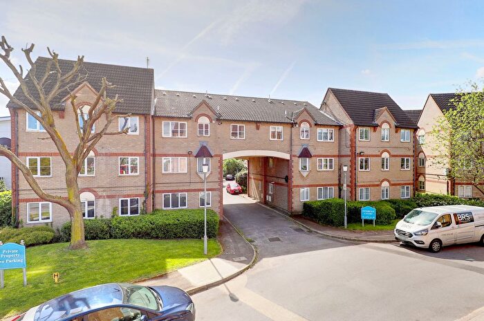 1 Bedroom Flat For Sale In Parkside, Finsbury Court Parkside, EN8