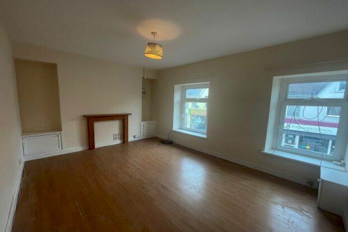 2 Bedroom Flat To Rent In High Street, Swansea, SA4