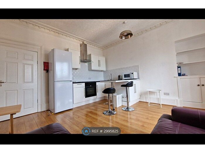 2 Bedroom Flat To Rent In Forest Park Road, Dundee, DD1