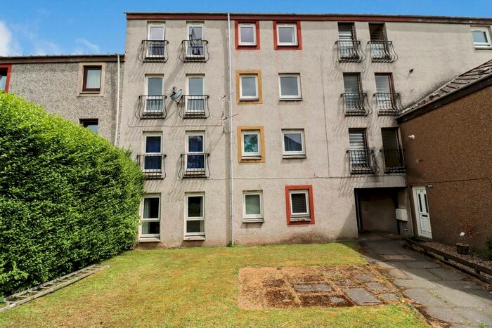 3 Bedroom Flat To Rent In Kerrera Place, Glenrothes, Fife, KY7