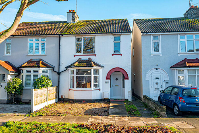 3 Bedroom Semi Detached House For Sale In Wakering Avenue, Southend-on-sea, SS3