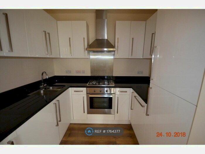 1 Bedroom Flat To Rent In Platinum Court, London Stepney Green, E1