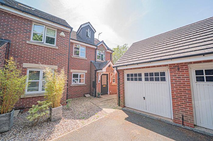 4 Bedroom Semi-Detached House For Sale In Rashwood Close, Hockley Heath, B94