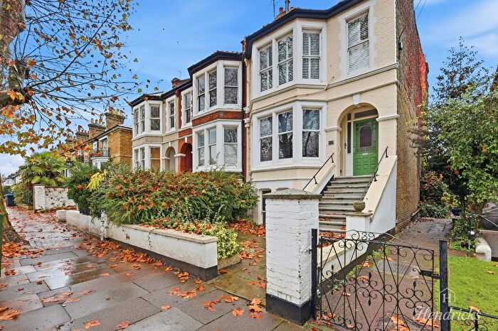 2 Bedroom Flat For Sale In Cambridge Road, Southend-On-Sea, SS1