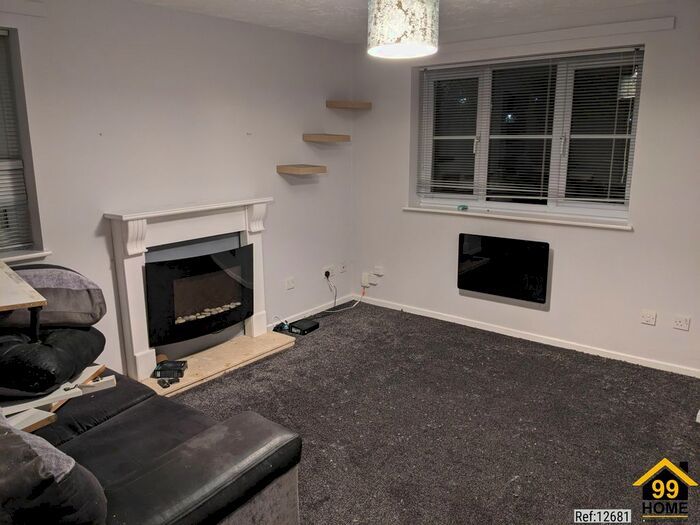 2 Bedroom Flat To Rent In Weston Drive, Bilston, West Midlands, WV14