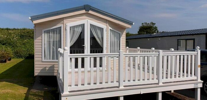 2 Bedroom Mobile/park Home For Sale In Cayton, Scarborough, YO11