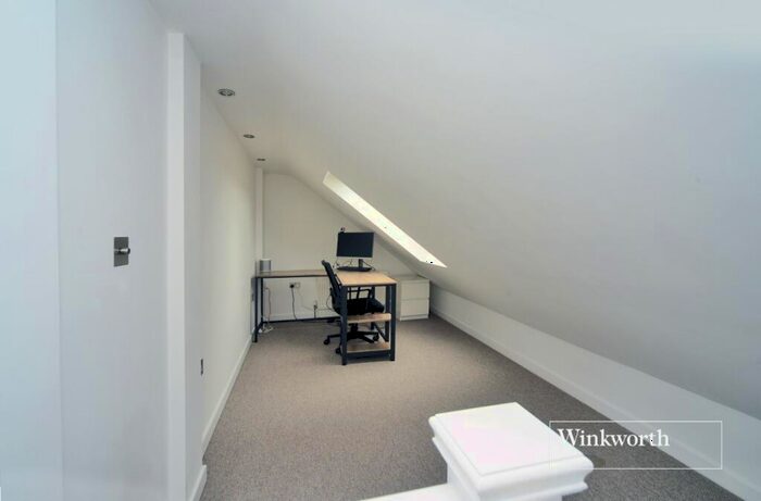 2 Bedroom Semi-Detached House For Sale In Longfellow Road, Worcester Park, KT4