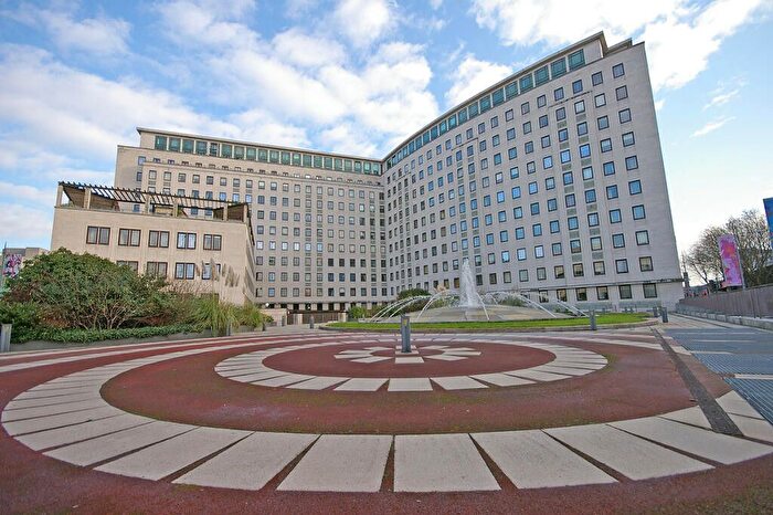 2 Bedroom Flat For Sale In Whitehouse Apartments, Belvedere Road, London, SE1