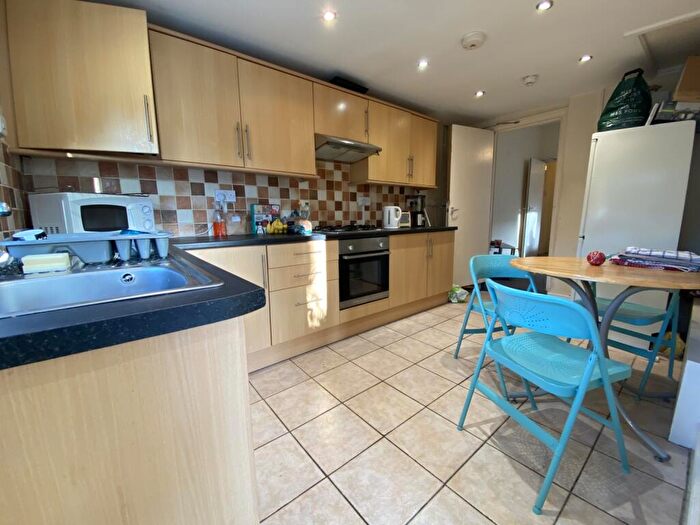 2 Bedroom Flat To Rent In Richmond Road, Cathays, CF24
