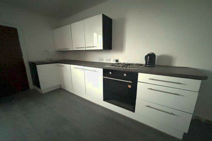 1 Bedroom Flat To Rent In Dewsbury Road, Wakefield, WF2