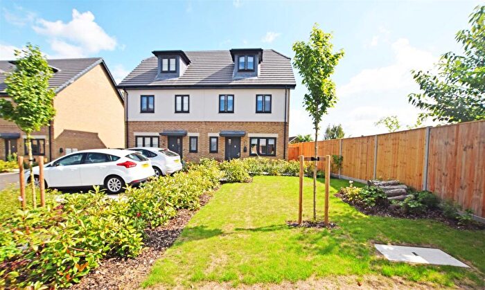 3 Bedroom Town House For Sale In Charcott Close, Rainham, ME8