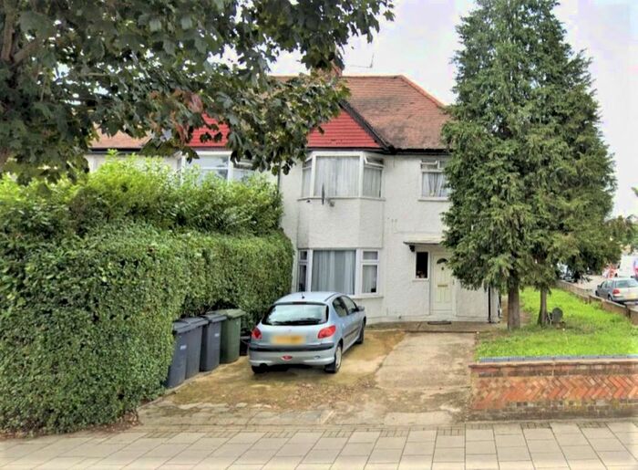 Studio To Rent In Whitchurch Lane, Canons Park, Edgware HA8