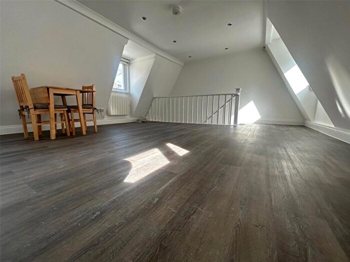 Apartment To Rent In Fairfax Mews, London, N8