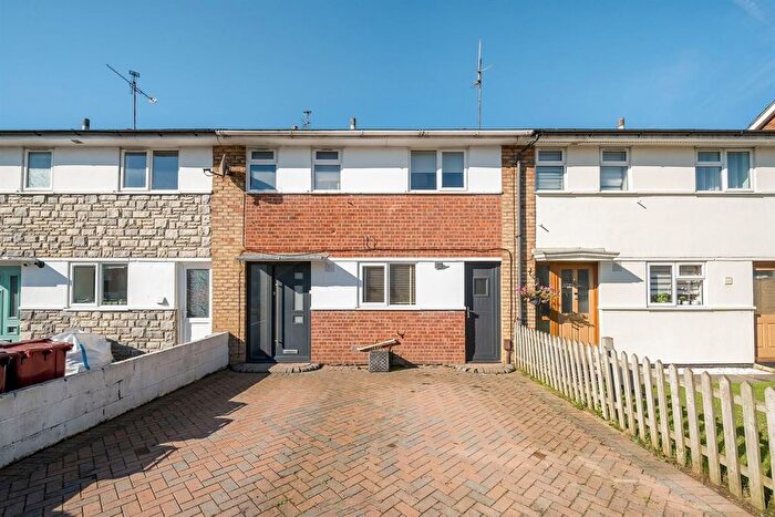 3 Bedroom Terraced House For Sale In Appleford Road, Reading, RG30