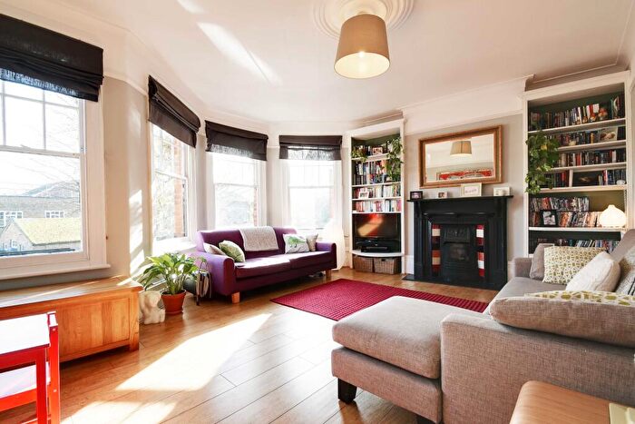 3 Bedroom Apartment To Rent In Nightingale Lane, Crouch End, London, N8