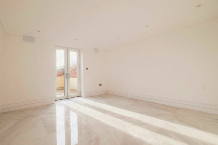 2 Bedroom Apartment For Sale In West Beach, Lytham, FY8