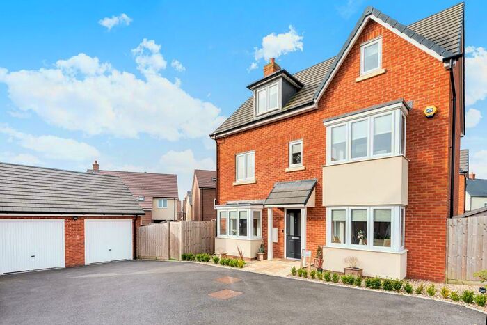 5 Bedroom Detached House To Rent In Berryfields, Aylesbury, HP18