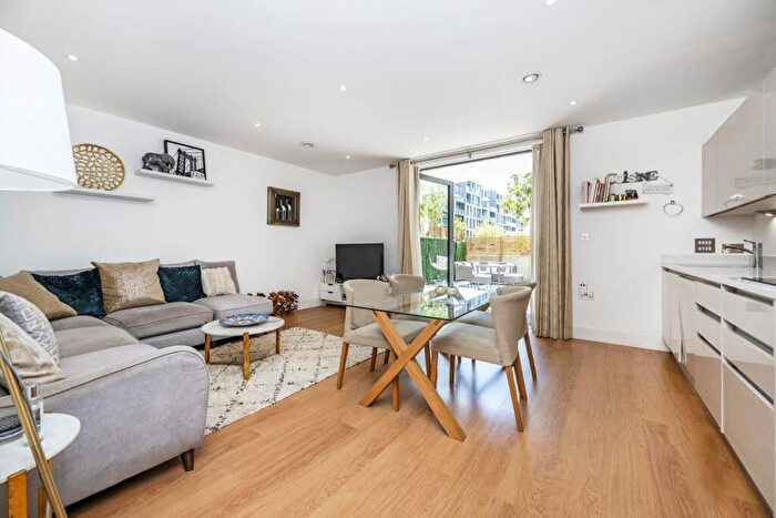 2 Bedroom Flat For Sale In Cambridge Road, Kilburn Park, NW6