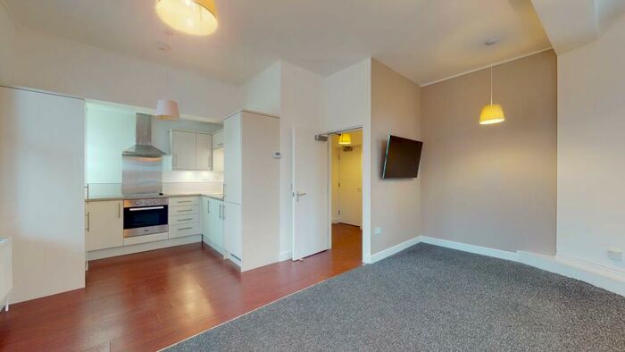 2 Bedroom Flat To Rent In Regent Park Avenue, LS6