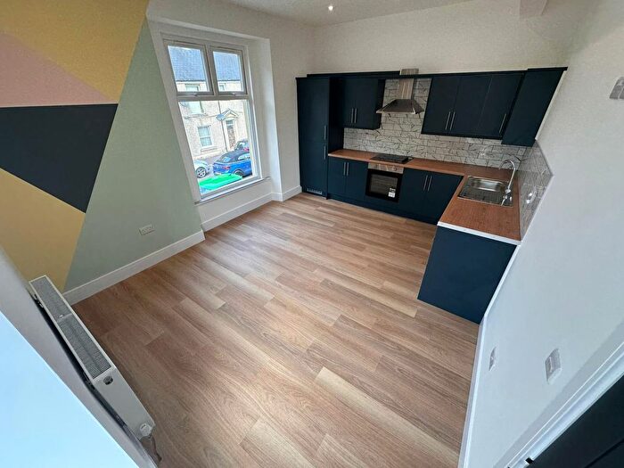 2 Bedroom Flat To Rent In Neath Road, Swansea, SA1