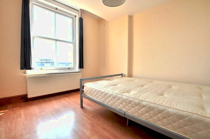 3 Bedroom Flat To Rent In Bethnal Green Road, London, E2