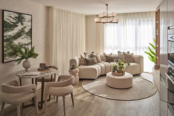 1 Bedroom Flat For Sale In High Street, Brentford, TW8