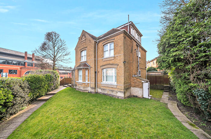 2 Bedroom Maisonette For Sale In Farnham Road, Guildford, Surrey, GU1