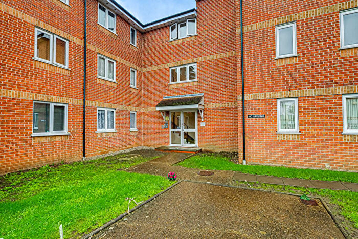 1 Bedroom Flat For Sale In Sandon Close, Rochford, SS4