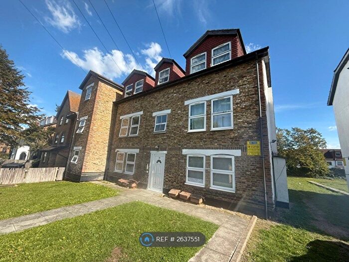 3 Bedroom Flat To Rent In Howard Road, London, SE25