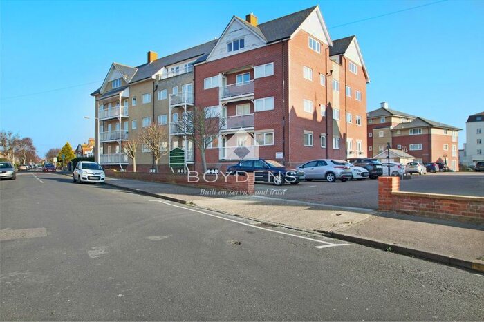 2 Bedroom Flat To Rent In Ashley House, Vista Road, Clacton On Sea, CO15