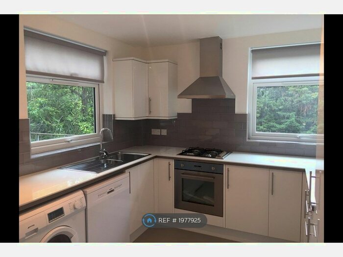 2 Bedroom Flat To Rent In Princess Court, Bromley, BR1