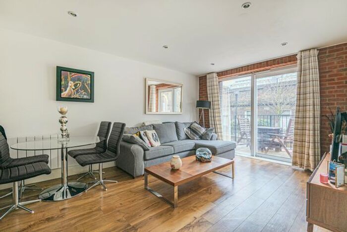 2 Bedroom Flat To Rent In Major Draper Street, London, SE18