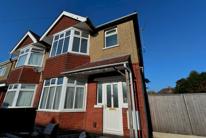 4 Bedroom Semi-Detached House To Rent In Kitchener Road, Southampton, SO17