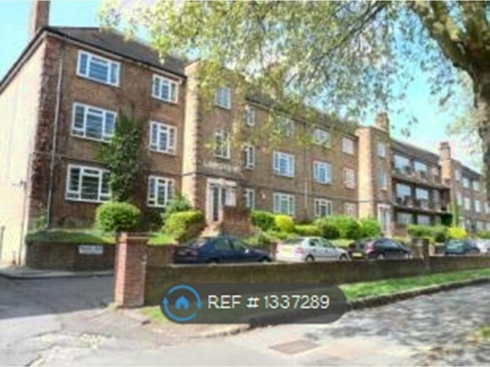 2 Bedroom Flat To Rent In Linksview, London, N2