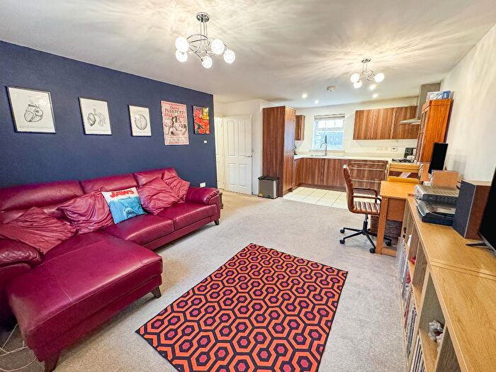 2 Bedroom Flat For Sale In Horsefair Lane, Rothwell, NN14
