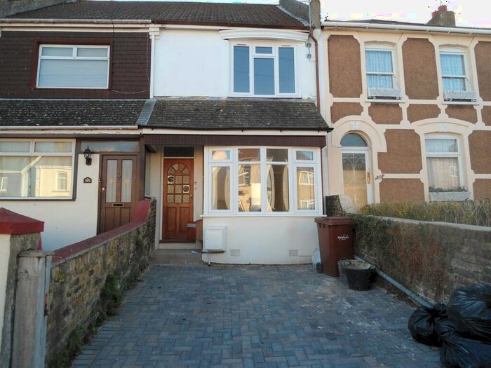 1 Bedroom Flat To Rent In Napier Road, Gillingham, ME7