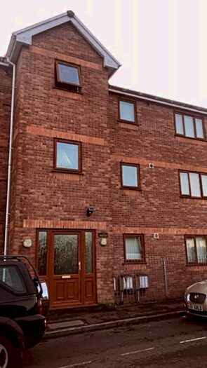 1 Bedroom Flat To Rent In Queens Road, Skewen, Neath, Neath Port Talbot., SA10