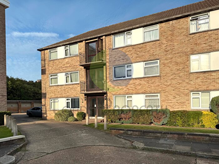 2 Bedroom Flat For Sale In Bridle Close, Enfield, EN3