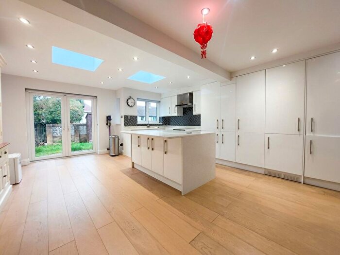 4 Bedroom Terraced House To Rent In Moorlands Avenue, Mill Hill, London, NW7