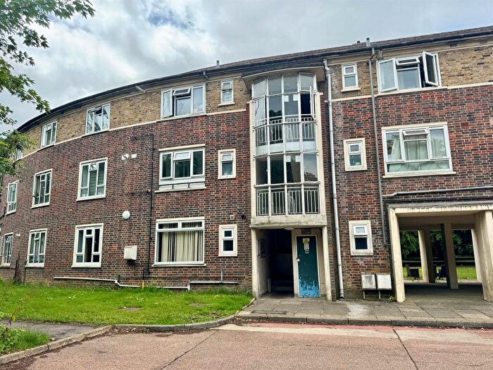 2 Bedroom Flat For Sale In Great Plumtree, Harlow, CM20