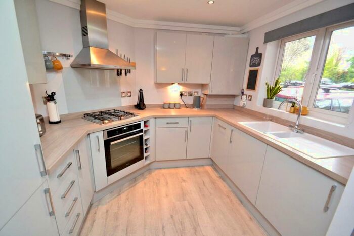 2 Bedroom Flat To Rent In Lower Parkstone, BH14