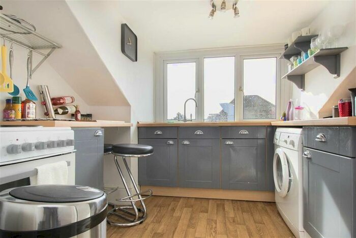 1 Bedroom Flat To Rent In Broad Street, Teddington, TW11