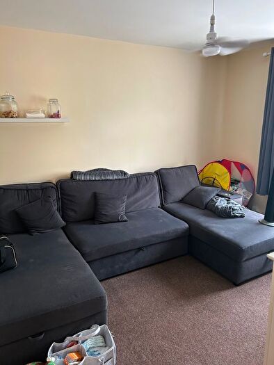 2 Bedroom Flat To Rent In King Edward Avenue, Millbrook, SO16