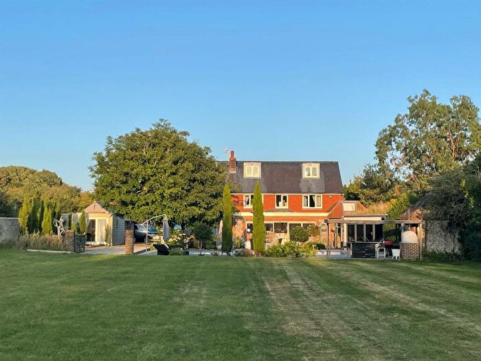 4 Bedroom House To Rent In West Street, Sompting, Lancing, BN15