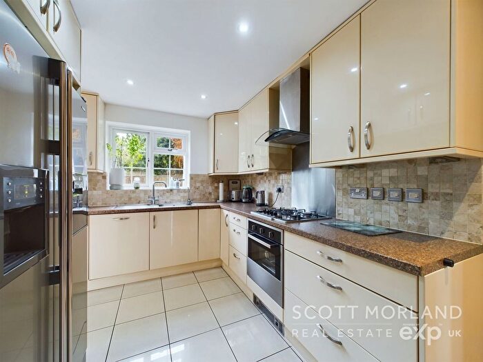 4 Bedroom Detached House For Sale In The Crofts, Hatch Warren, Basingstoke, RG22
