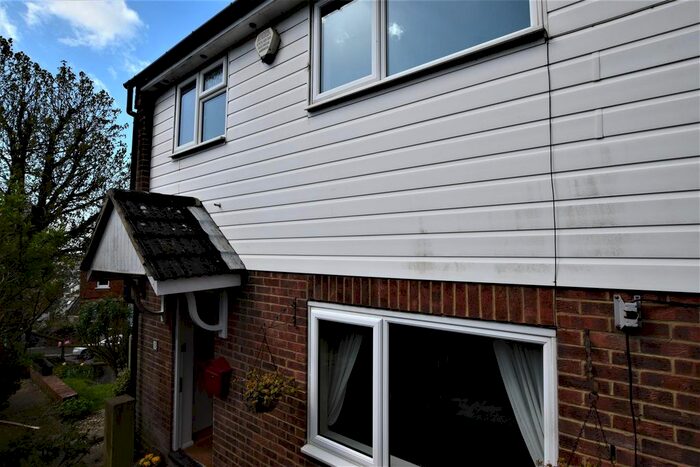 2 Bedroom Semi-Detached House To Rent In Old School Path, Hastings, TN34