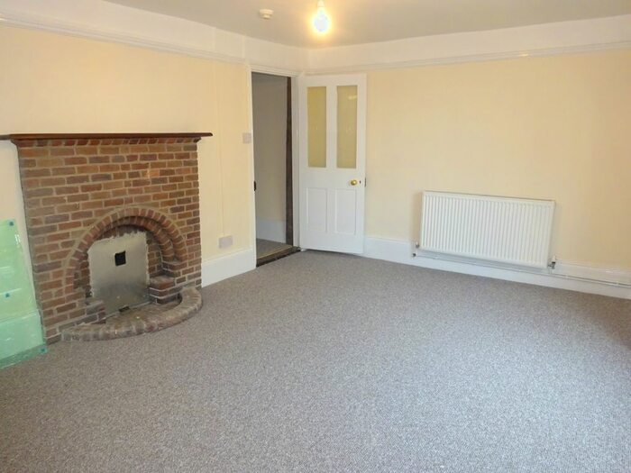 4 Bedroom Semi-Detached House To Rent In New Hall Close, Dymchurch, Romney Marsh, Kent, TN29