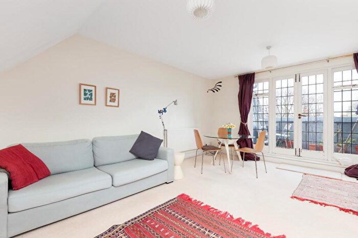 2 Bedroom Flat To Rent In Tudor Close, Belsize Park, NW3